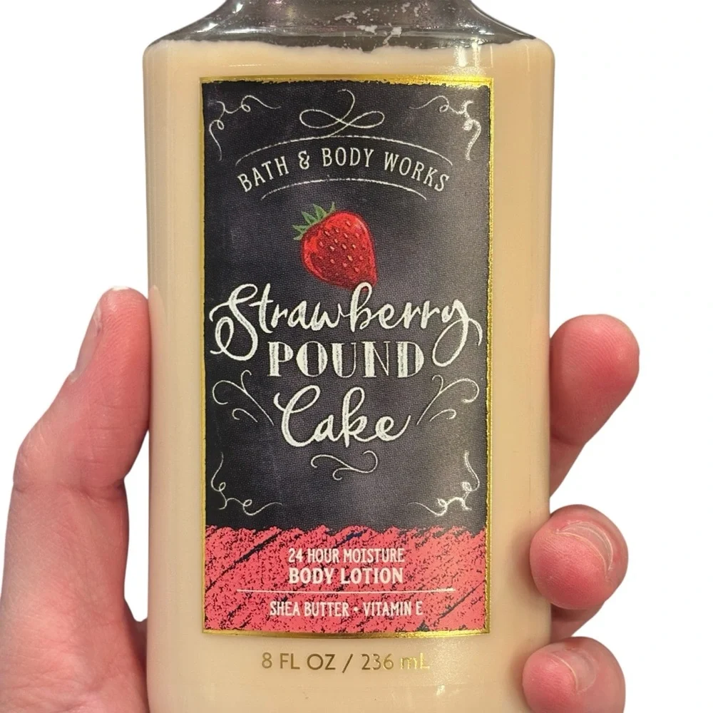 Bath & Body Works Strawberry Pound Cake Body Lotion 8 fl oz